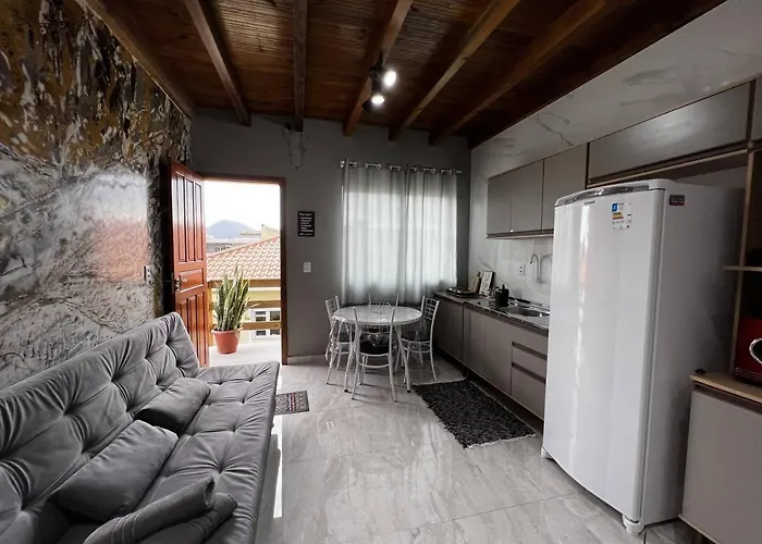 Casa completa e elegante próxima ao aeroporto